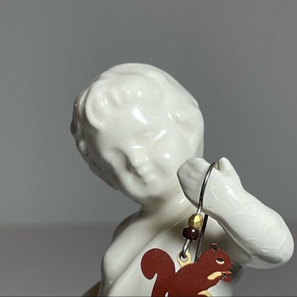 Squirrel with acorn earrings - Picture 4 of 5